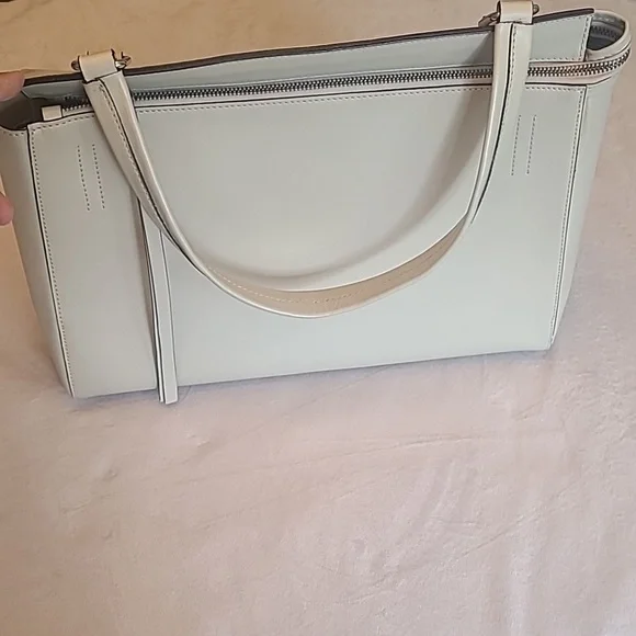 Alberta di Canio Italian genuine leather shoulder bag. - Picture 3 of 16